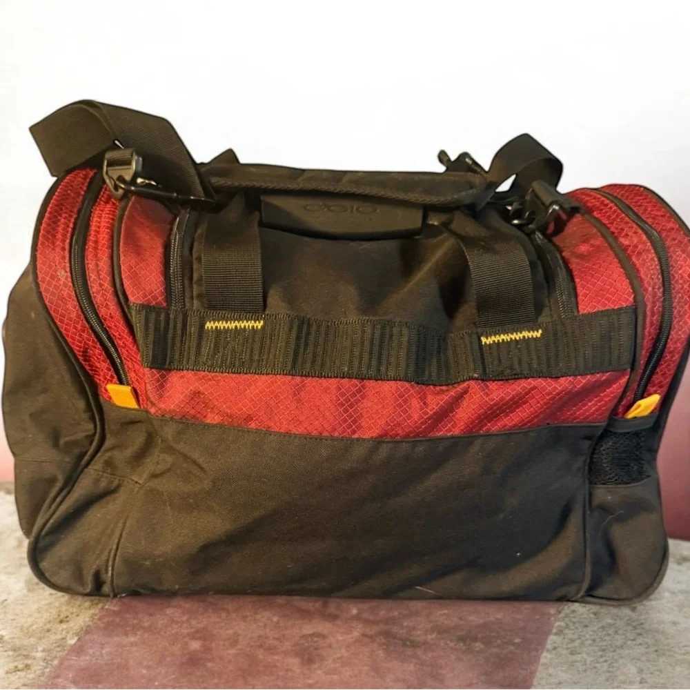 Ogio Bender Black Red Duffle Bag Travel Sports Gym W Shoulder Strap 35L 2100cf